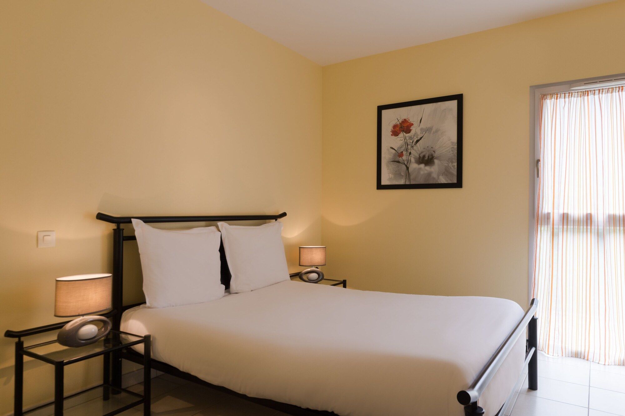 Hotel The Originals Pic Epeiche Montbazon Luaran gambar
